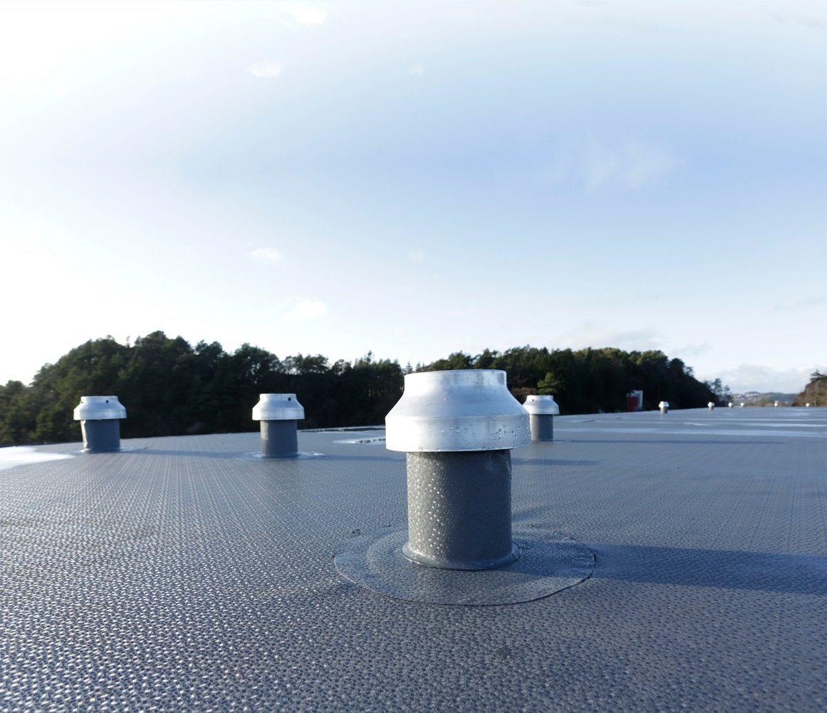 Stary dach jako nowy – renowacja pokryć dachowych z wykorzystaniem membrany