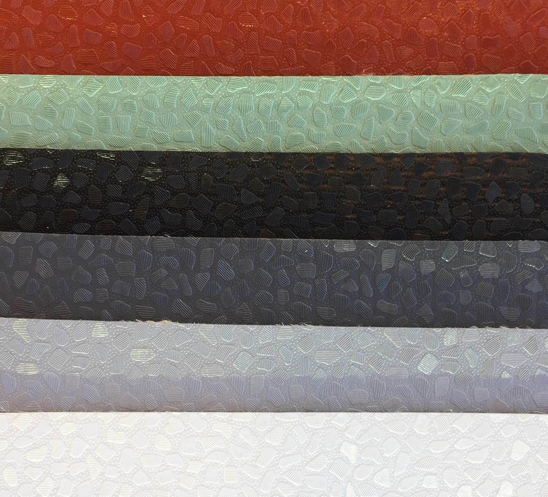  Różne kolory dla typu membrany Protan SE.