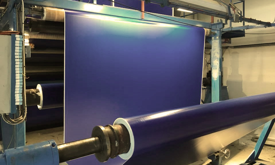 Nasze tkaniny powlekane PVC są produkowane w wielu wariantach jakościowych